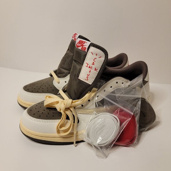 Size 9 - Jordan 1 Low OG x Travis Scott Reverse Mocha